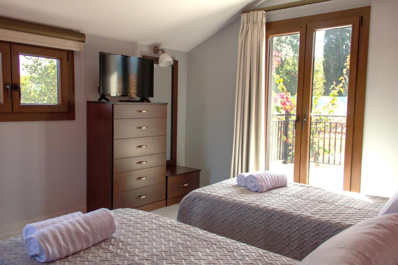 Zissis Villa & Pool 5Min Drive To Beach Kato Yerakarion ภายนอก รูปภาพ