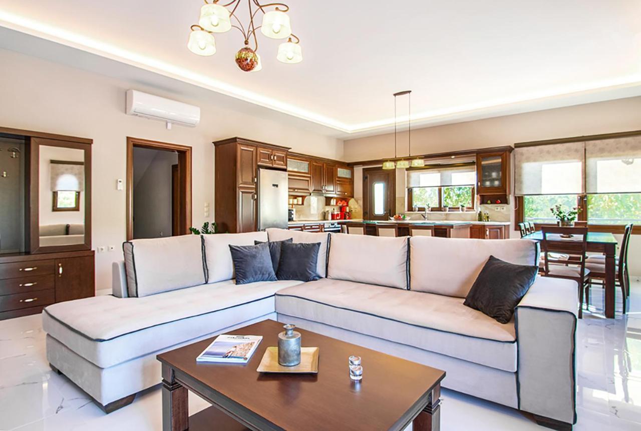 Zissis Villa & Pool 5Min Drive To Beach Kato Yerakarion ภายนอก รูปภาพ
